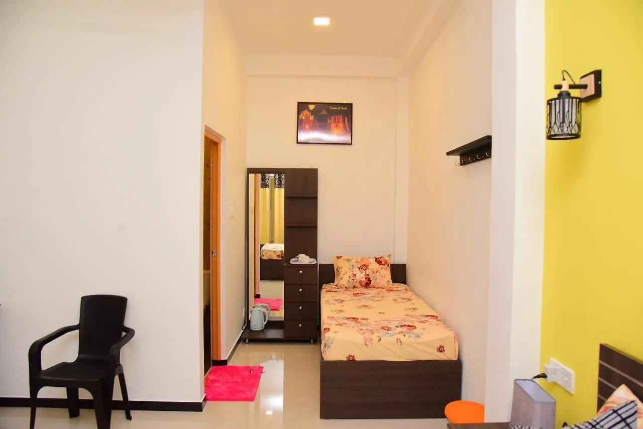White Villa Airport Transit Hotel Katunayaka 4*,